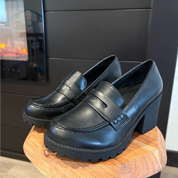 Black Chunky Heel Loafers - Picture 2 of 4